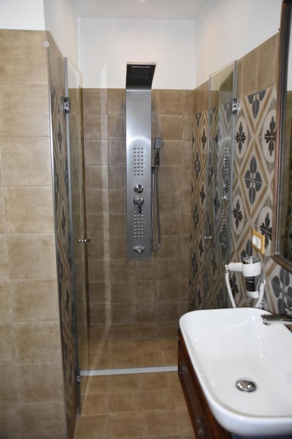 Le Dame Manfrede Hotel Faenza Exterior photo